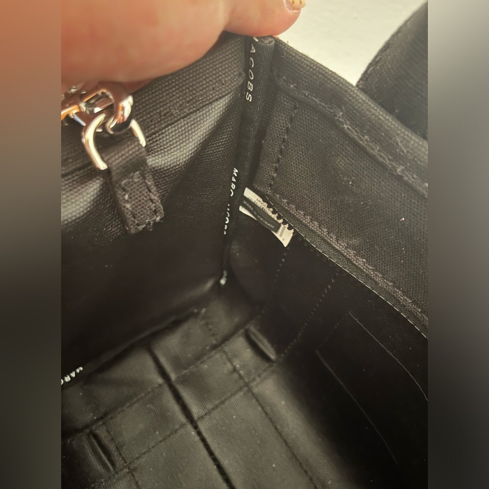 Marc Jacobs: The Tote Bag (Canvas Black & White Small) 🤍 - Picture 8 of 14